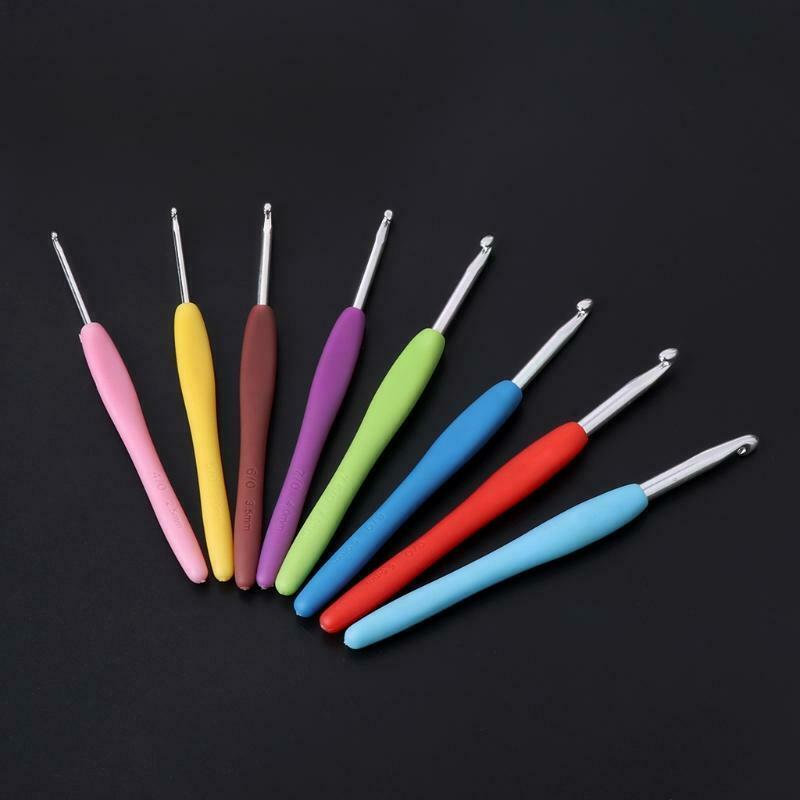 8Pcs Crochet Needles 2.5-6mm Rubber Handle Hooks Knitting Set Kit Accessories