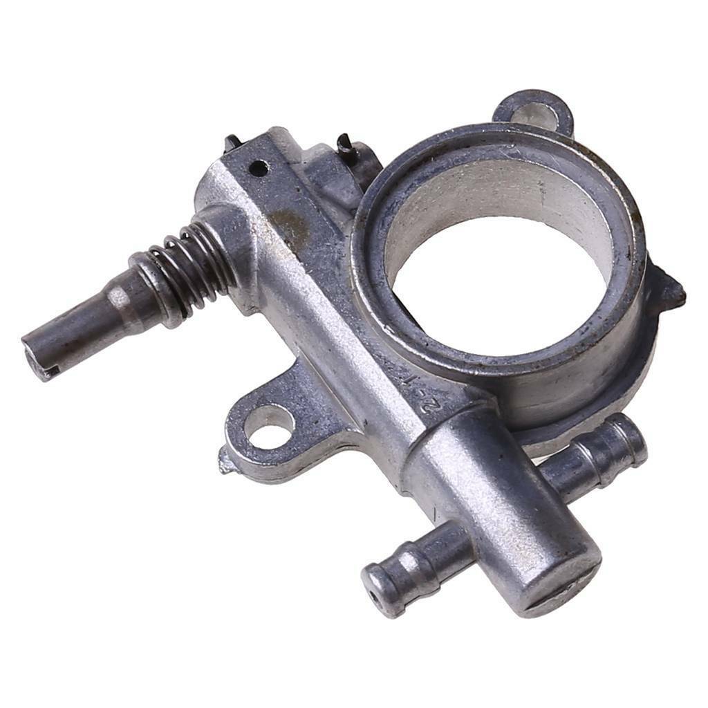2500/3800 Chainsaw Spare Parts Chainsaw Oil Pump With Worm Drive Gear Fits 25CC
