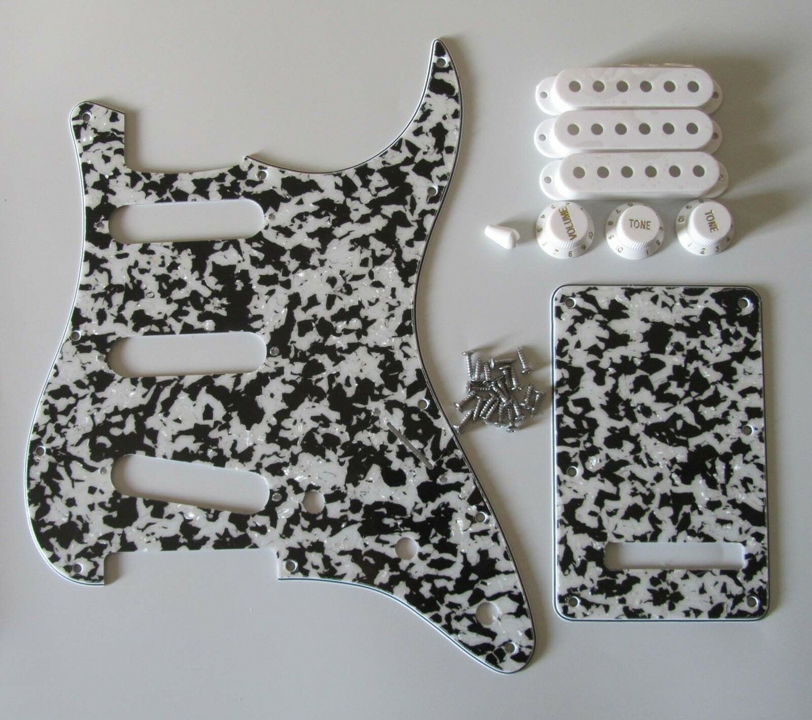 Strat Pickguard Set Snow Leopard Stripe w/ White Pickup Covers,Knobs,Switch Tip