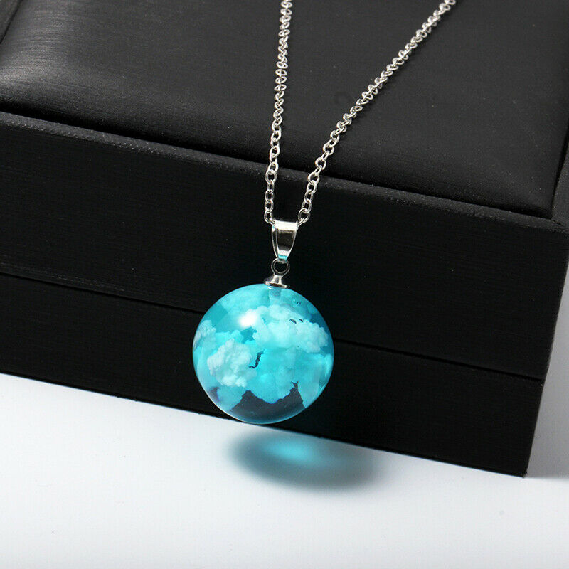 Fashion Transparent Sky Cloud Round Necklace Glow in the Dark Necklace Jewelr Qx