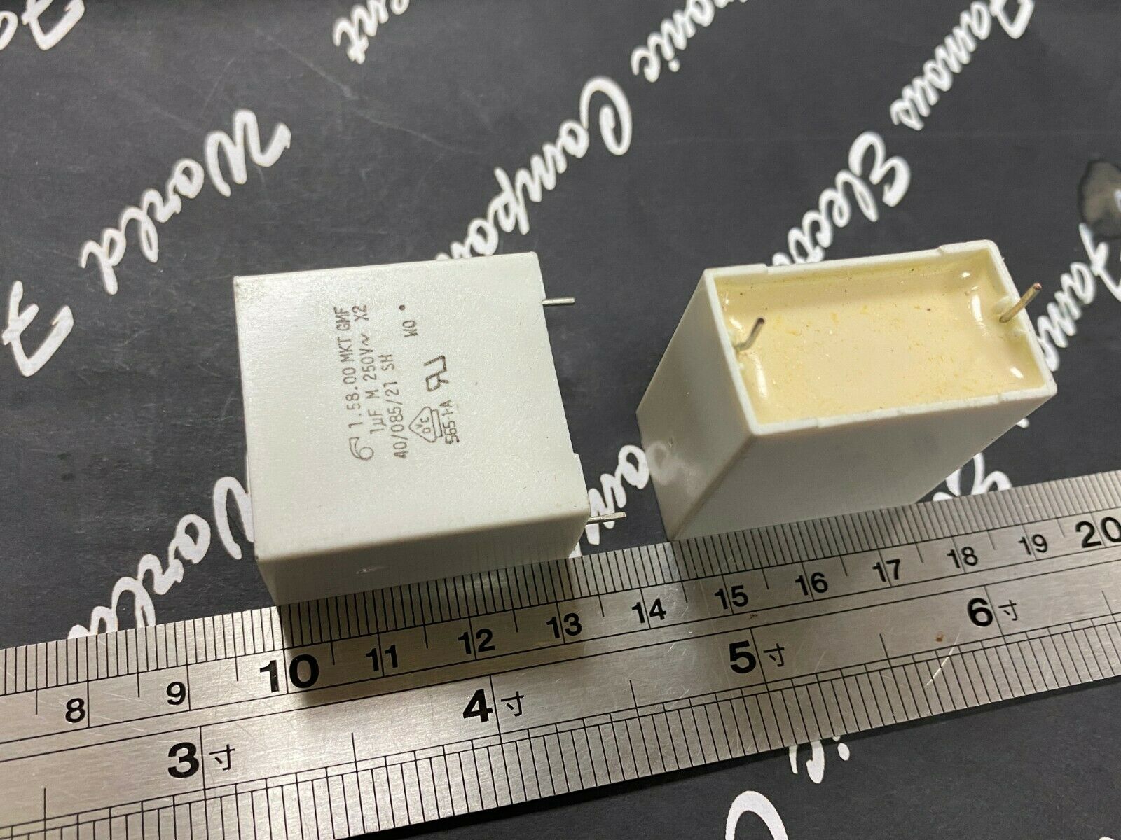 2pcs - ARCOTRONICS 1uF 250V~ X2 20% 1.58.00 MKT-GMF pitch:27.5mm Capacitor