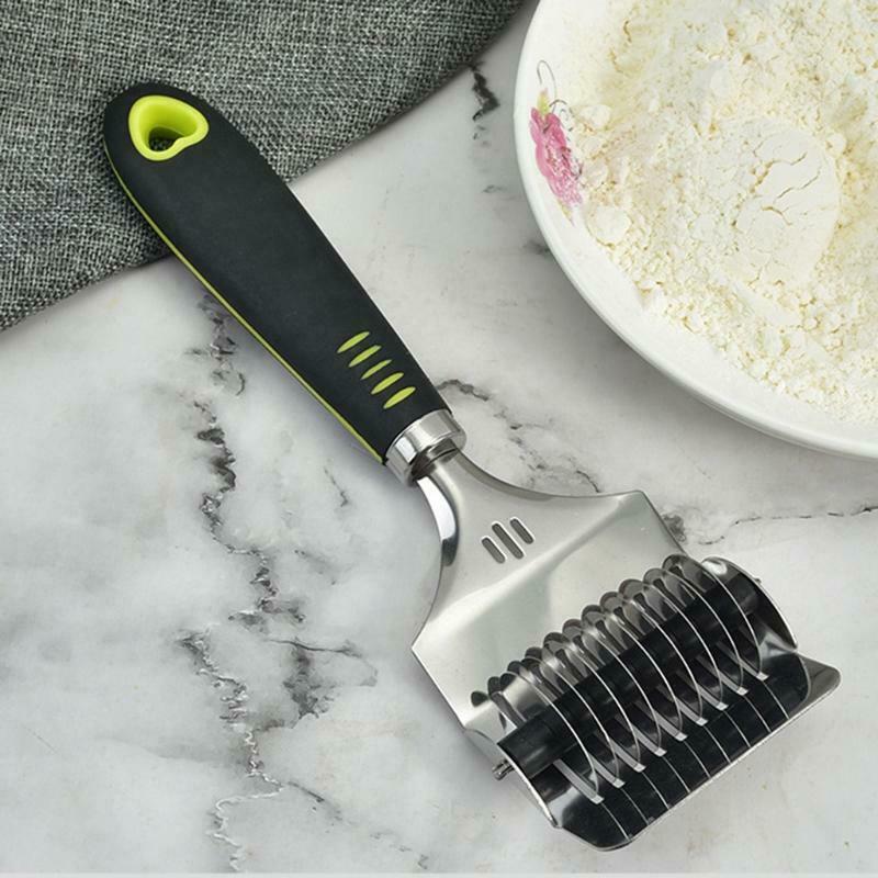 Noodle Lattice Roller Dough Cutter with Non-slip Handle Pastry Rolling Slicer