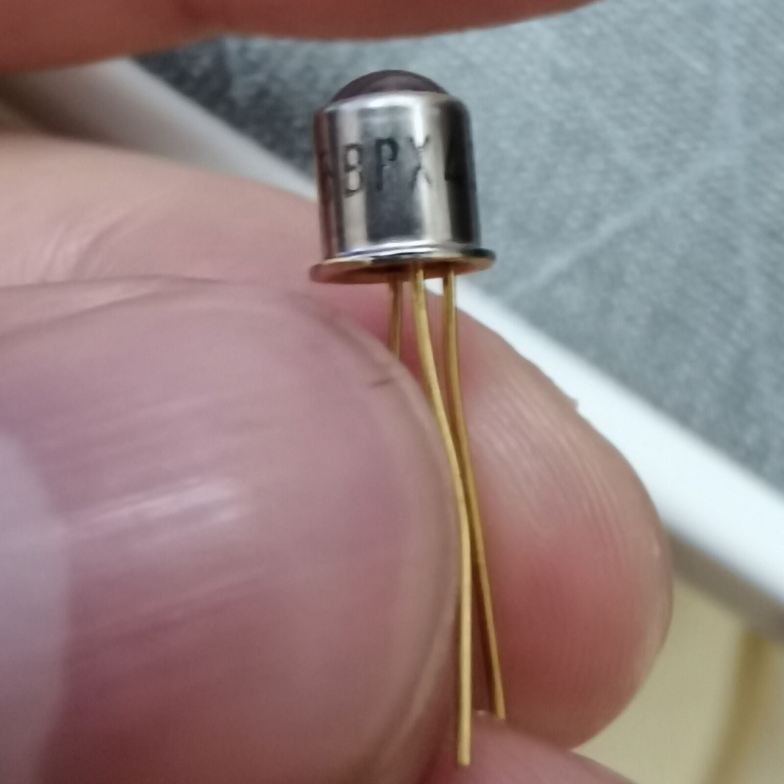 10PCS NPN Phototransistor SIEMENS/OSRAM TO-18(CAN-3) BPX43-3 BPX43