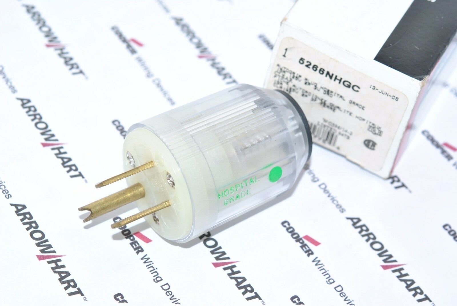 1pcs - COOPER 5266NHGC NEMA 5-15 15A 125VAC 2P-3W Hospital Grade Plug