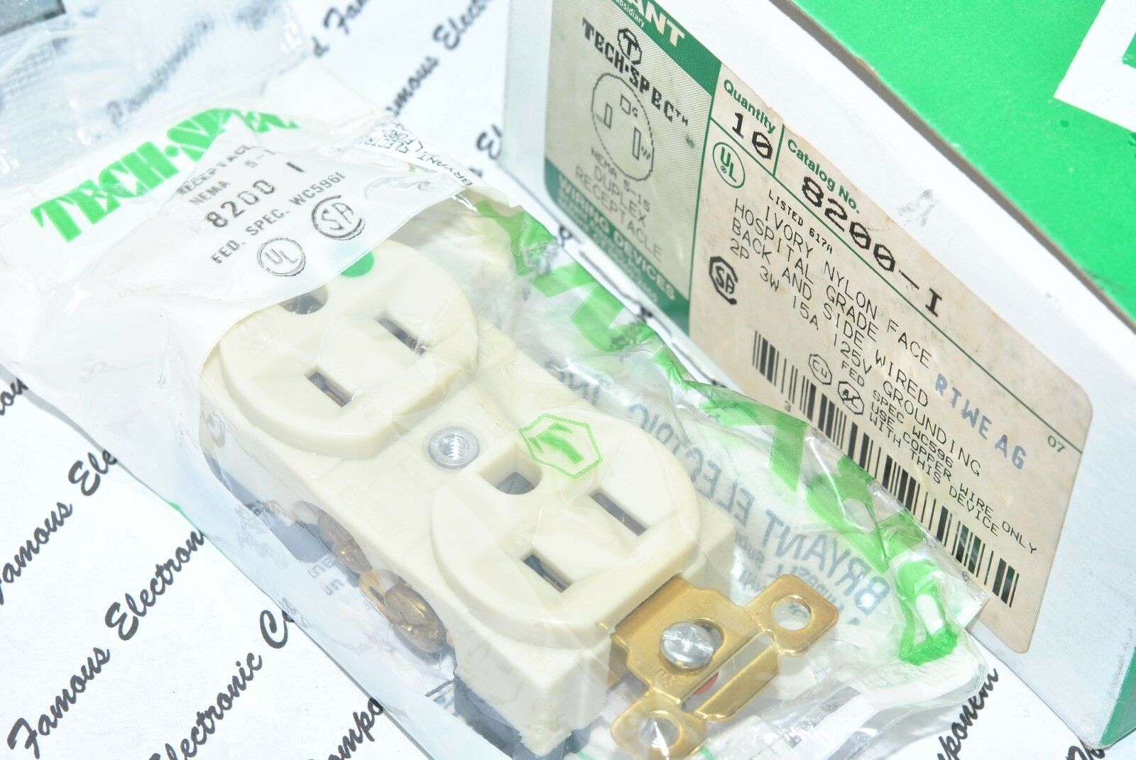 1pcs- BRYANT 8200I 2P-3W Hosptial Duplex Receptacle / Outlet 15A 125V NEMA 5-15R