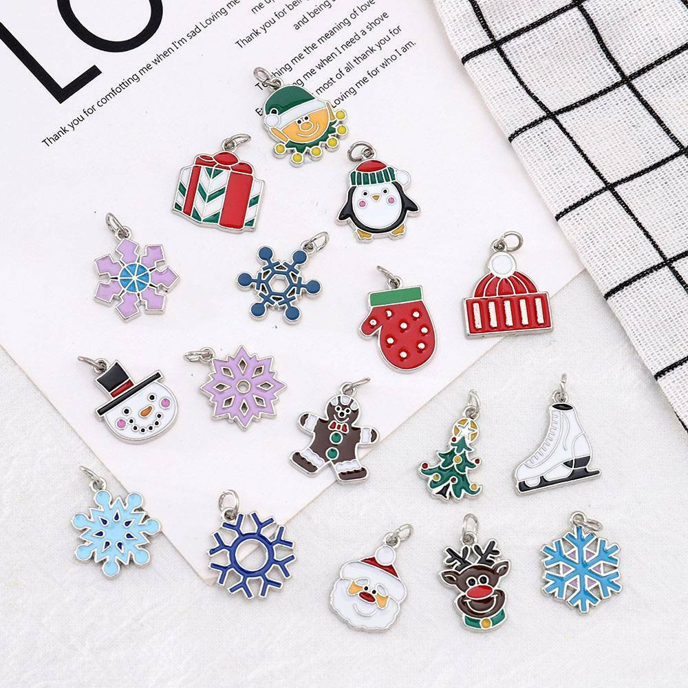 17Pcs Mixed Assorted Xmas Tree Bell Gift Alloy Enamel Charms Pendants Crafts