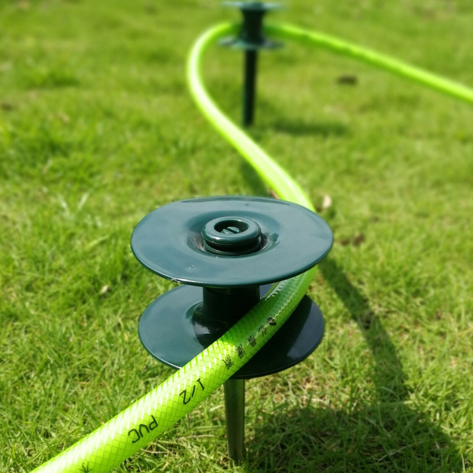2 PCS Heavy Duty Garden Hose Guide Spike Organizer Carrier Plant Protection