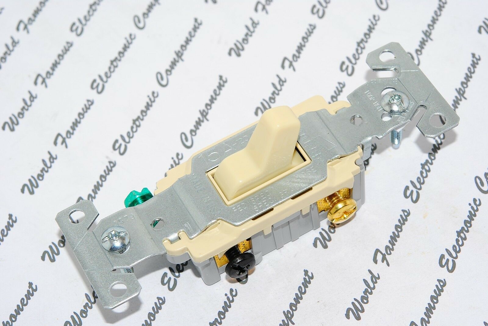 1pcs-COOPER CS315V Switch Toggle 3Way 15A 120/277V AC lvory