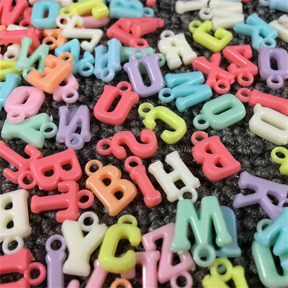 200pcs Assorted Acrylic Alphabet Charm Letter A to Z Pendant Keychain Dangle DIY