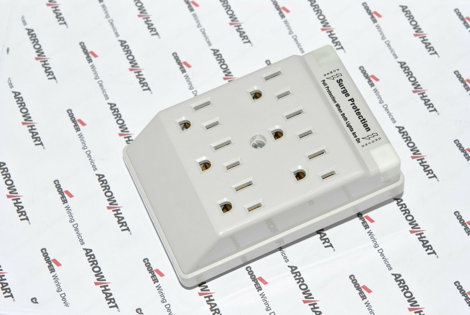 1pcs-COOPER 1177CG 15A 125V Six Outlet Surge Adapters Receptacle NEMA 5-15R