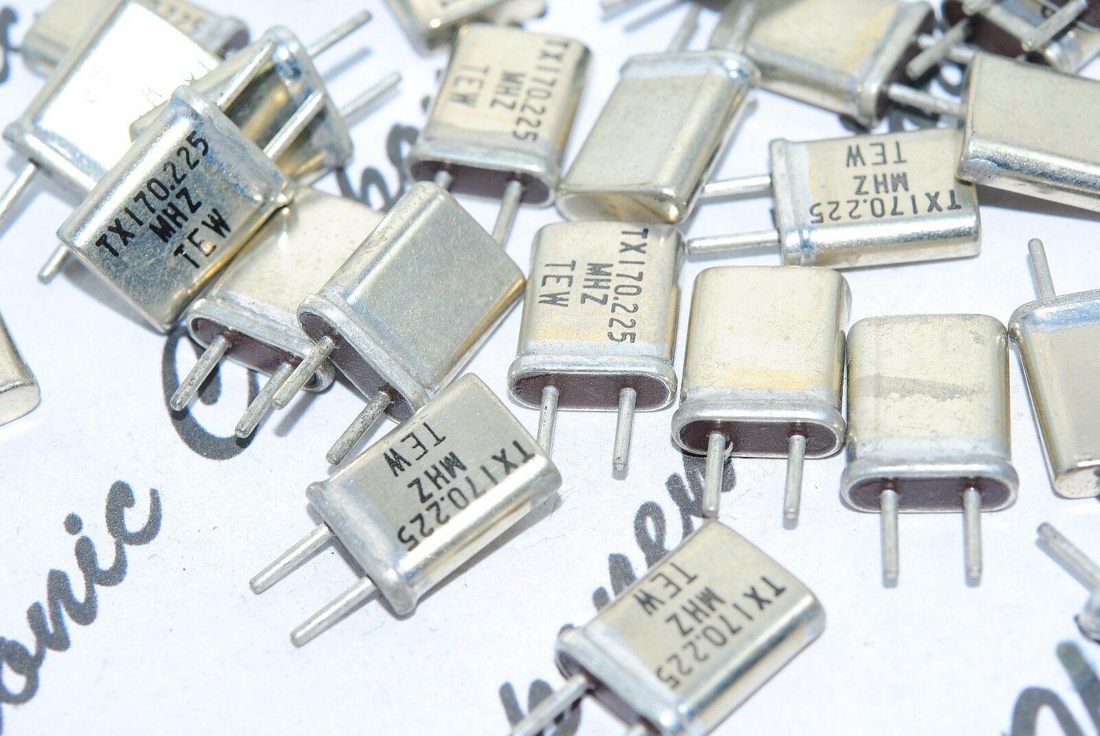 1pcs - TEW 170.225 MHZ Quartz Crystal Resonator / XTAL