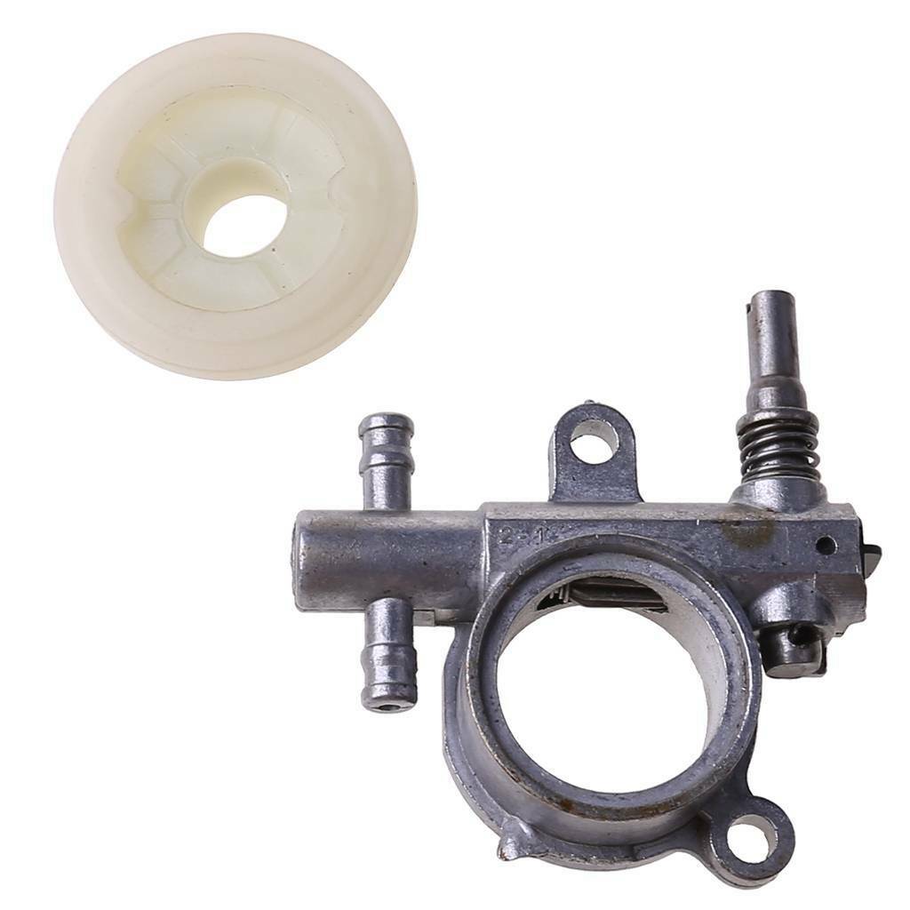 2500/3800 Chainsaw Spare Parts Chainsaw Oil Pump With Worm Drive Gear Fits 25CC