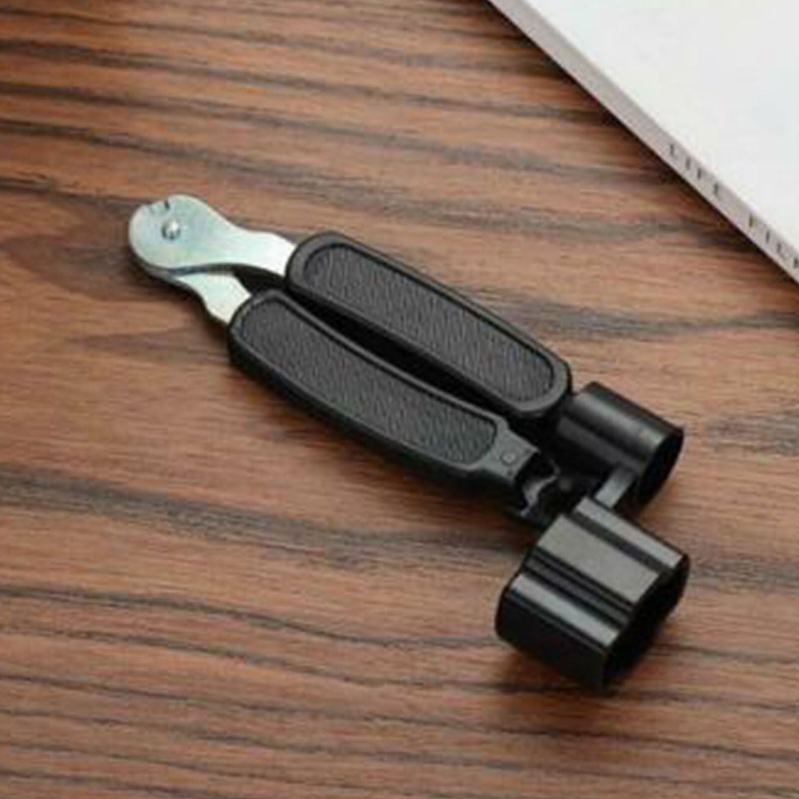 1 PCS BALCK Guitar string changer Guitar accessories