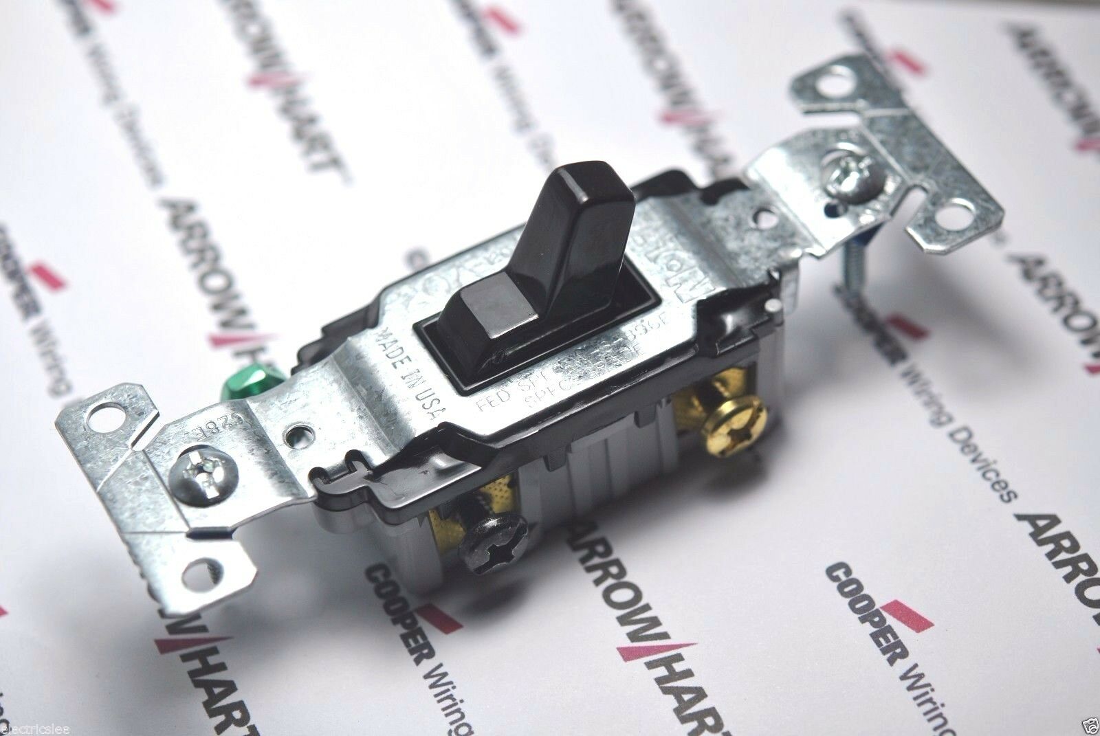 1pcs - COOPER CS320BK Black 3-Way 20A 120/277VAC Toggle Switch