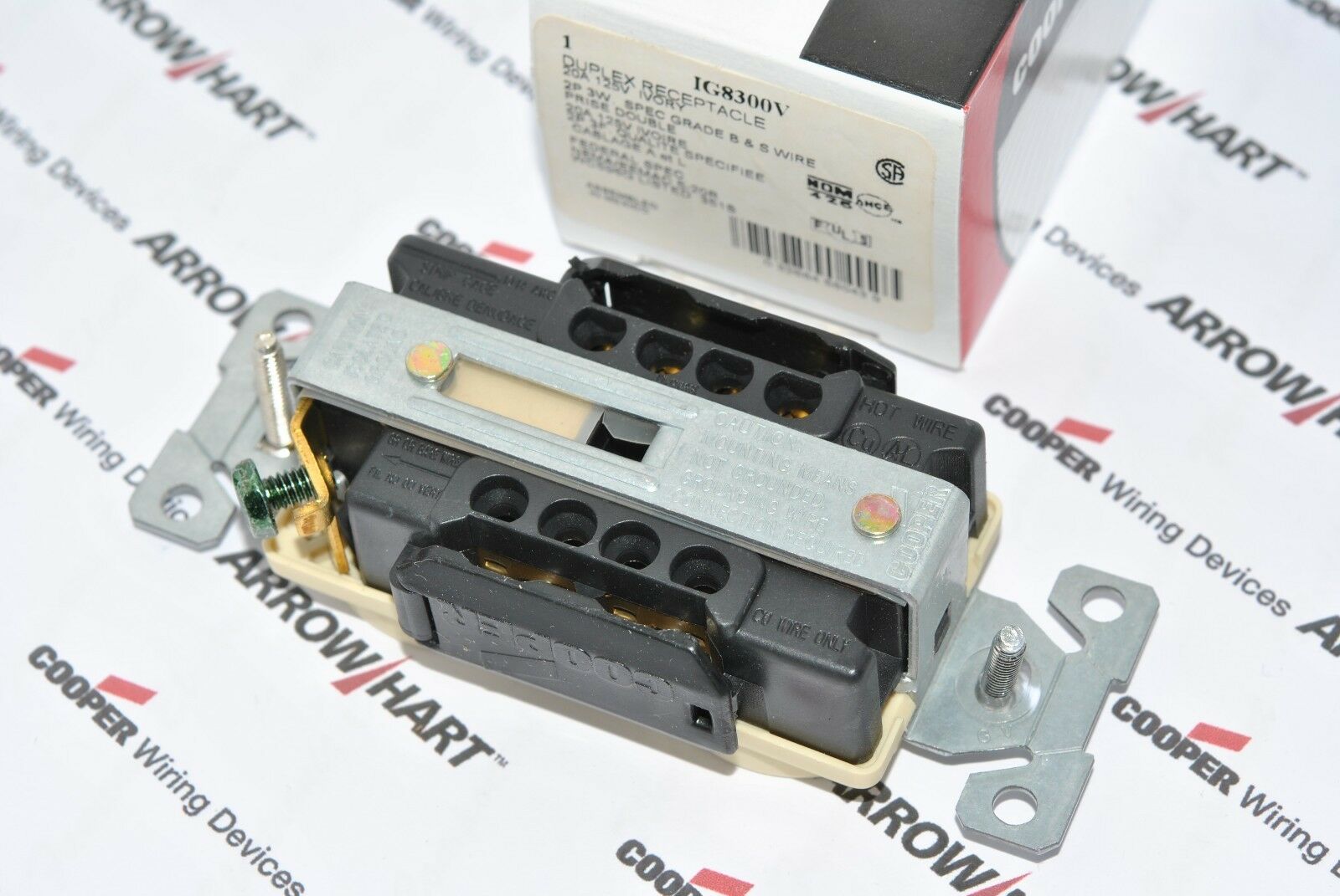 1pcs-COOPER IG8300V NEMA5-20R Isolated Hospital Duplex Receptacle 20A 125V