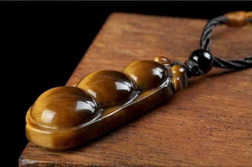 Beautiful Natural Tiger's Eye Stone Hand-Carved Bean Lucky Pattern Pendant
