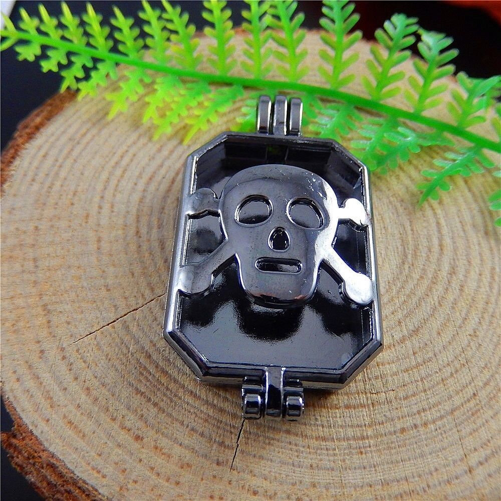 2-pack Black Alloy Hollowed Sull Pendant Locket 31x22mm Aromatherapy Diffuser