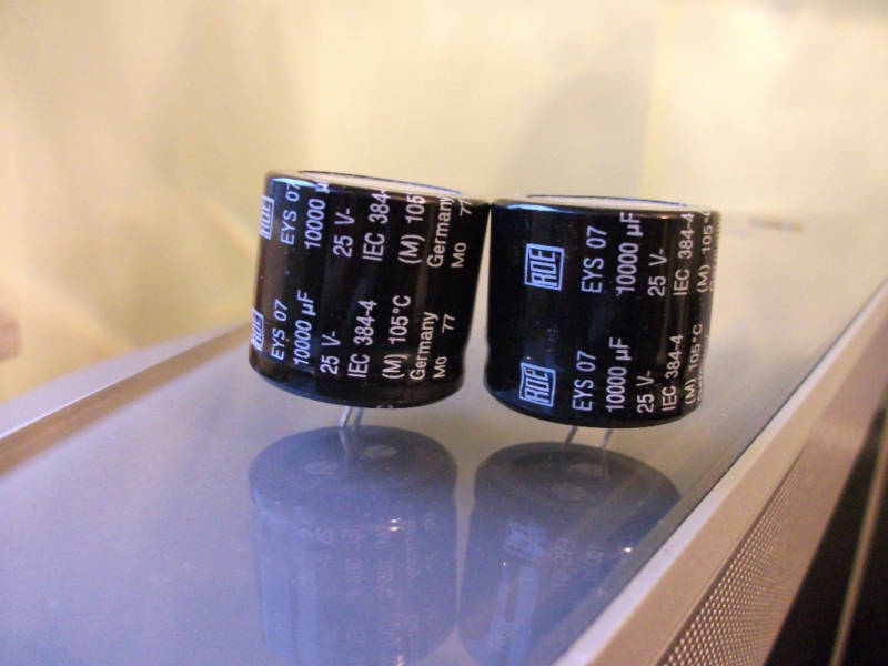 2x NOS ROE 25v 10000uf GERMANY MADE HI_END AUDIO CAPACITORS !