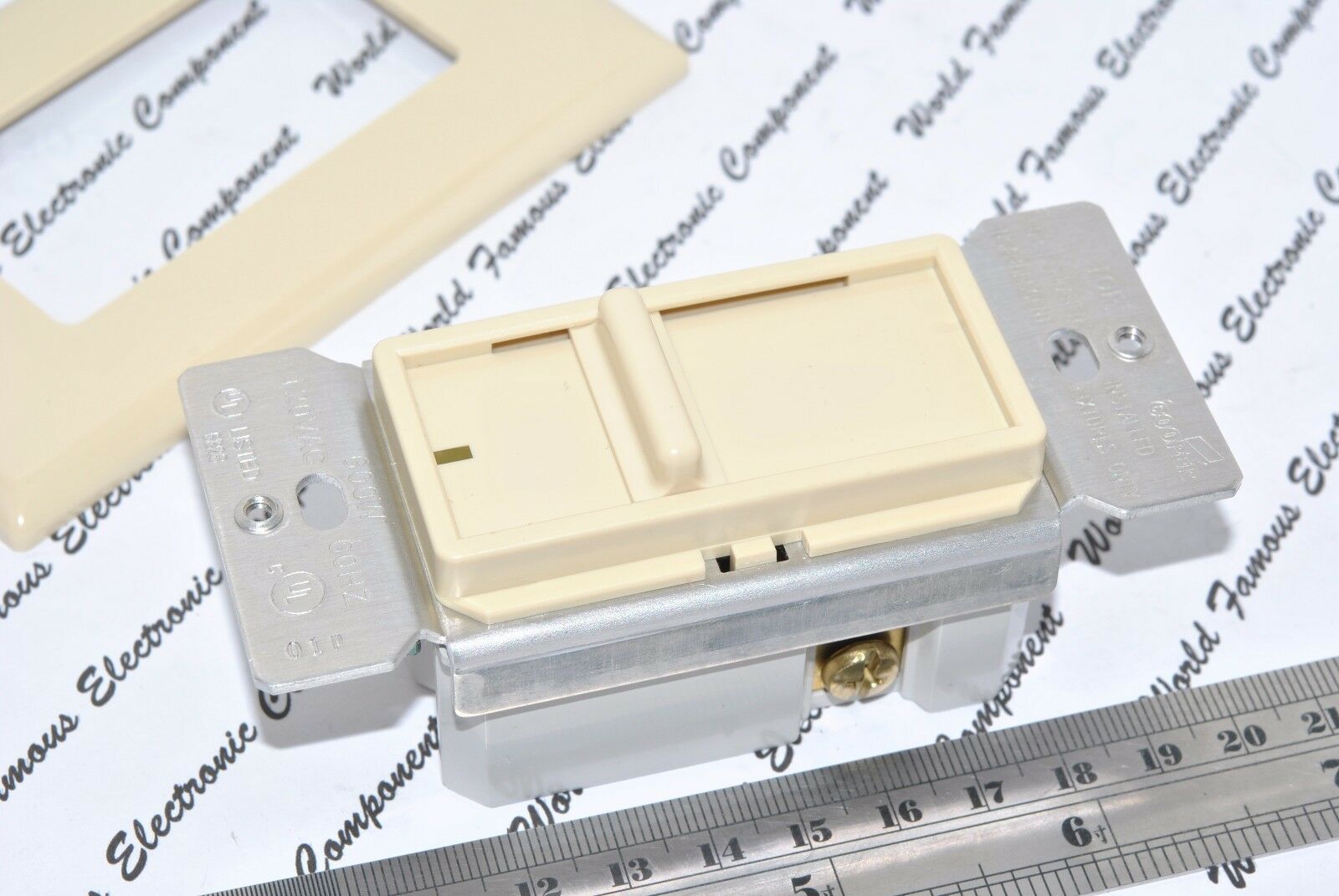 1pcs-COOPER 6432V Lighted Slide Dimmer 600W 120V AC/CA 60Hz - lvory