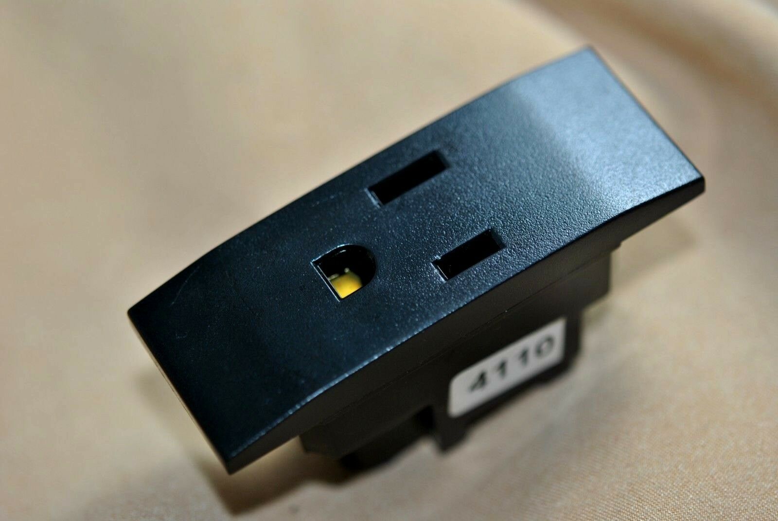 1pcs - COOPER Antares WD30120 Single landed receptacle 15A - 125V