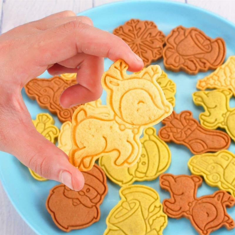 Plastic Material Push-type Household Baking Mold Christmas Theme Plastic Cutters