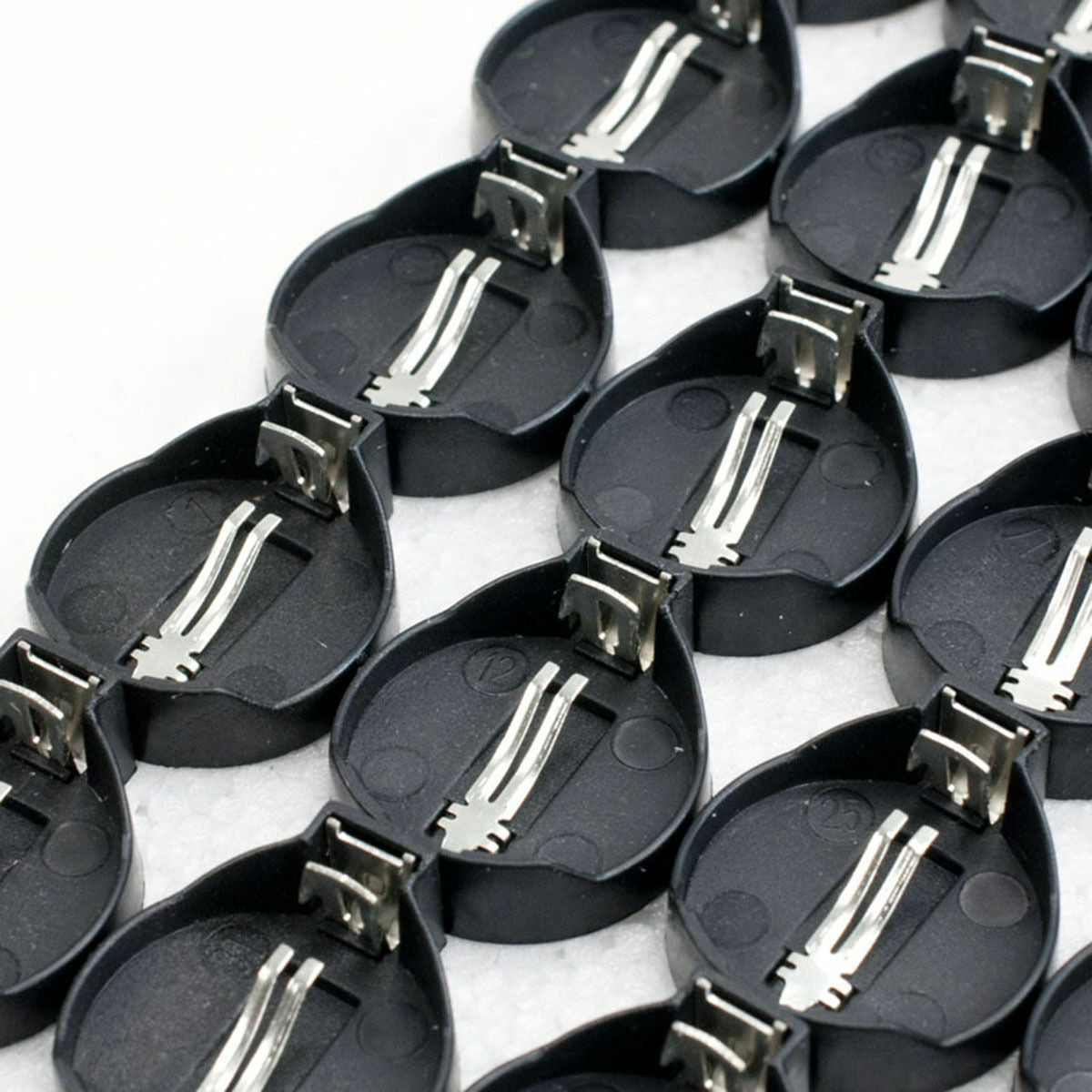 100PCS Button Coin Cell Battery Socket Holder Case Black CR2025 CR2032