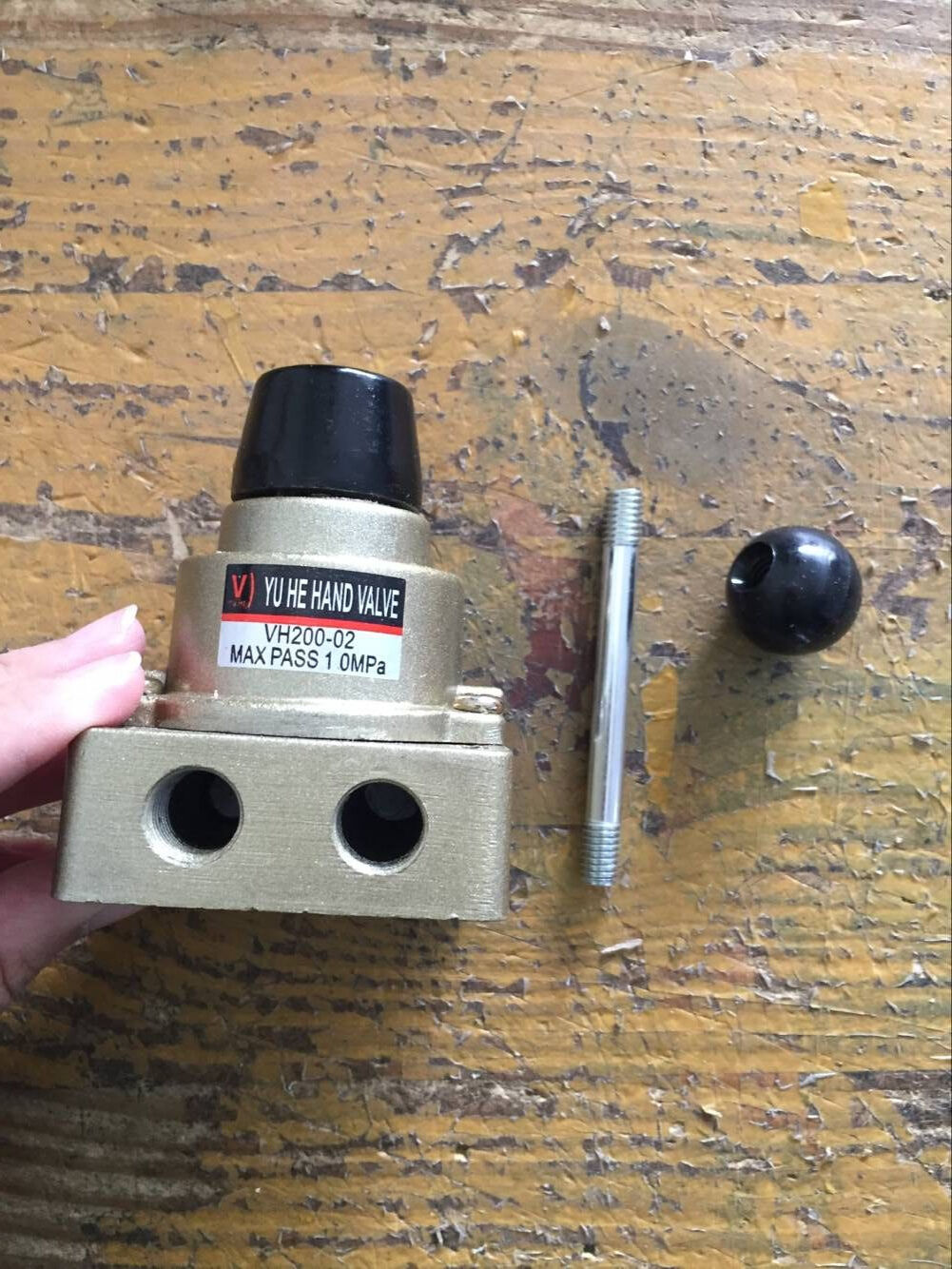 VH200-02 1/4 PT 3 Position 4 Way Rotary Lever Pneumatic Hand Valve