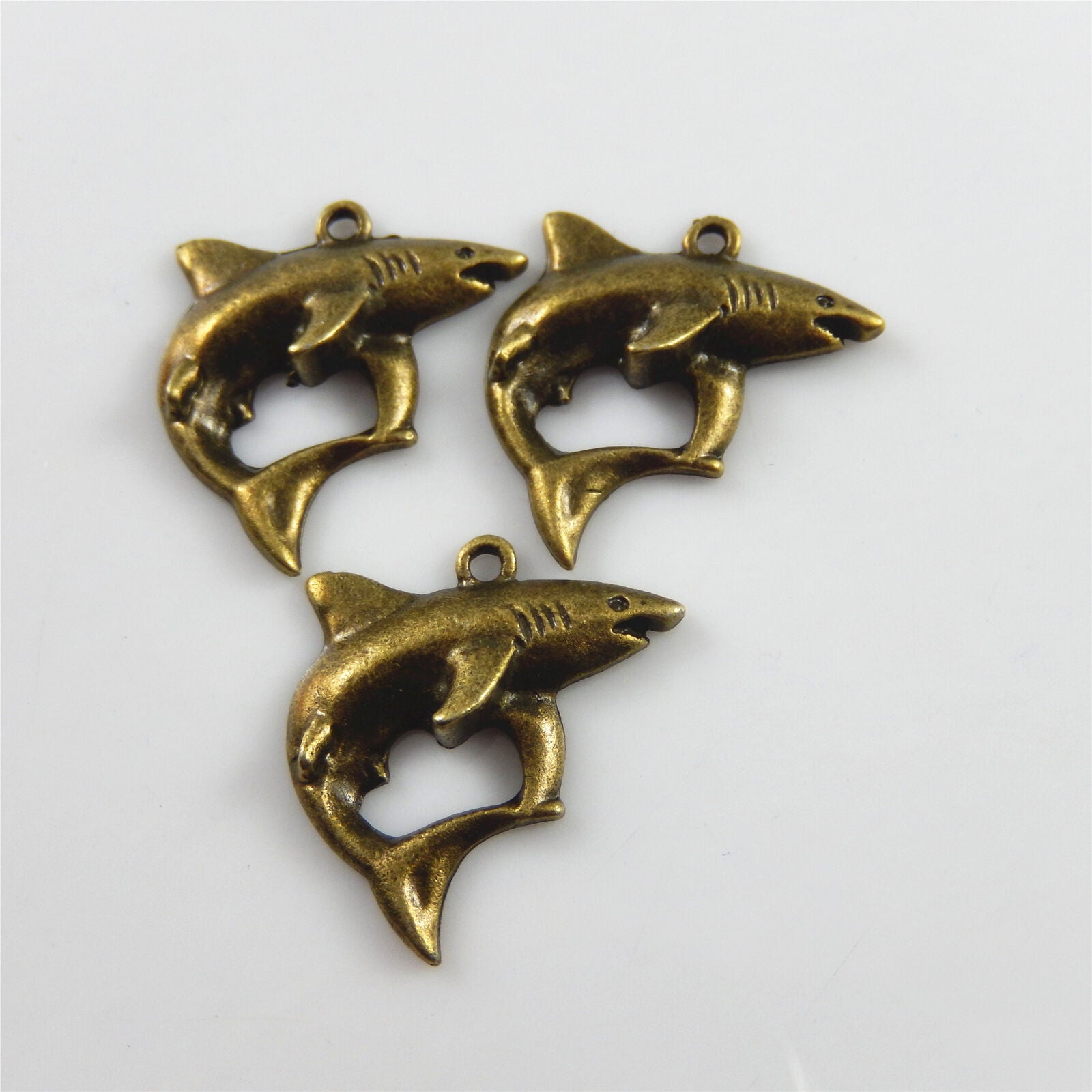 35 pcs Antiqued Bronze Shark Metal Alloy Charm Pendant Keychain Findings 26*25mm