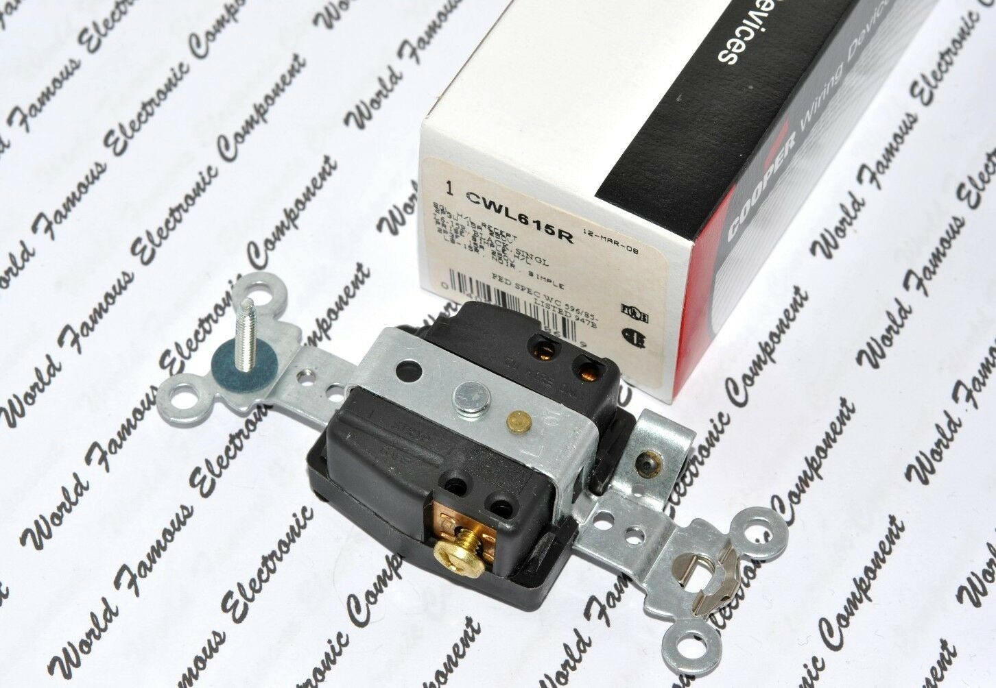 1pcs-COOPER CWL615R NEMA L6-15R 15A 250V Twist Hart-Lock Locking Receptacle