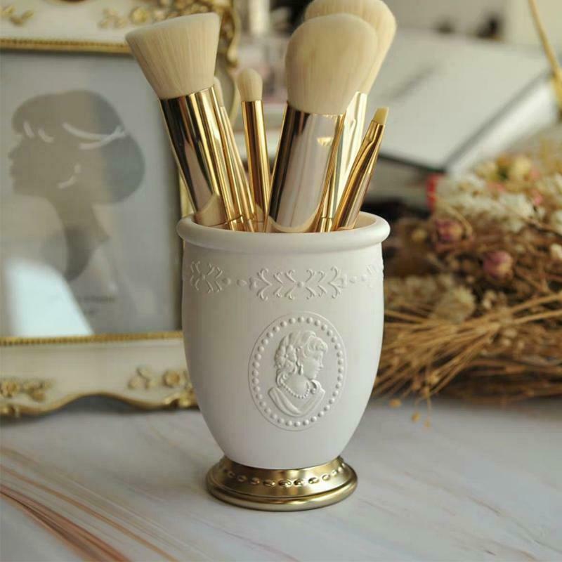 French Retro Makeup Brush Holder Embossed Portrait Cosmetic Tools Organizer Box