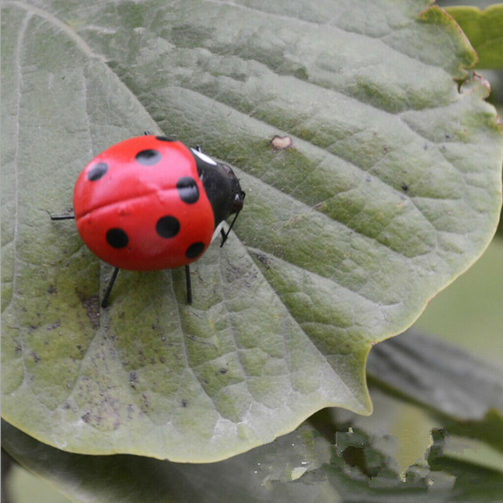 2x Vivid Bee Ladybird Insect Imitation Animal Fridge Magnet Toys Outdoor Garden