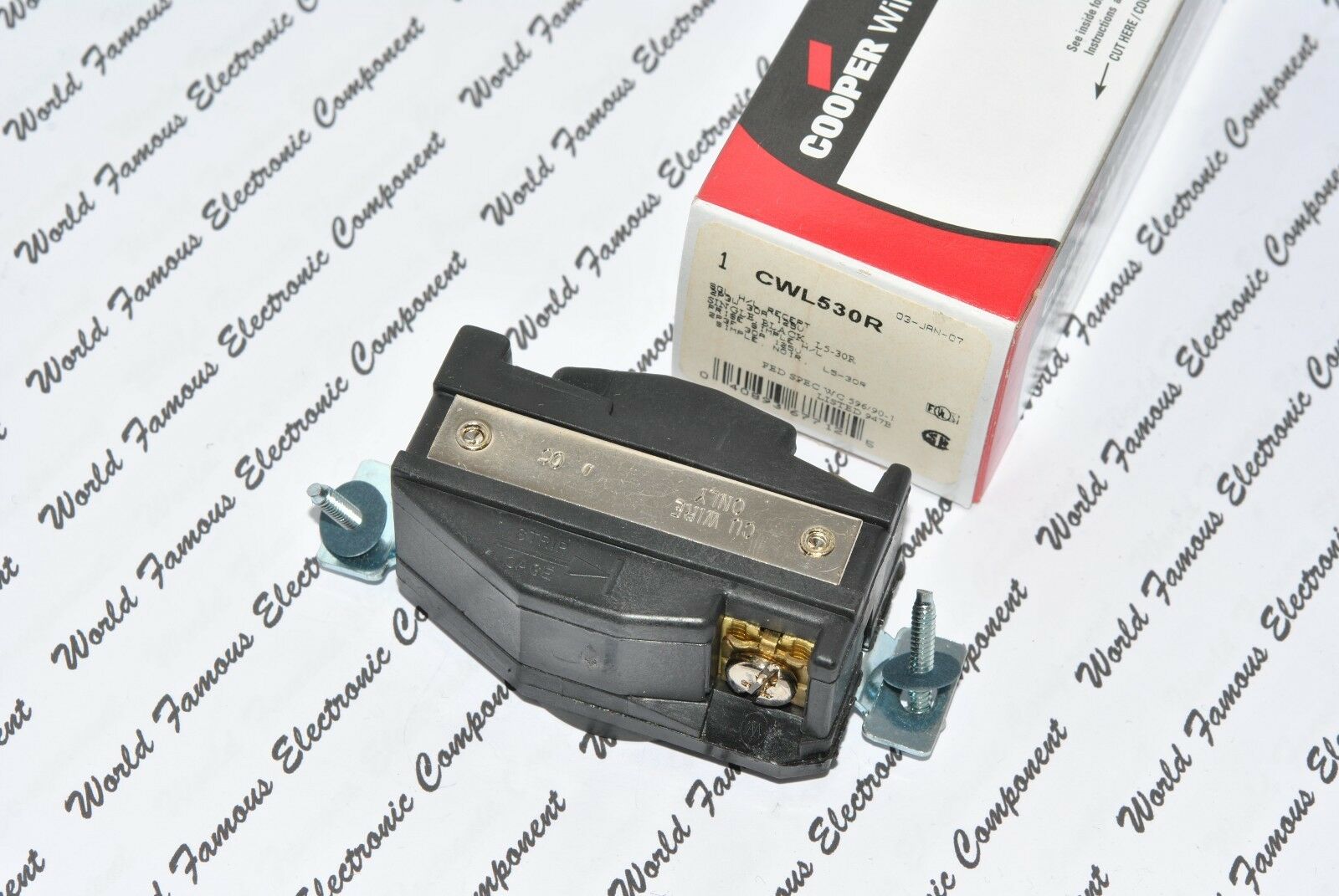 1pcs-COOPER CWL530R NEMA L5-30R 30A 125V Twist Hart-Lock Locking Receptacle