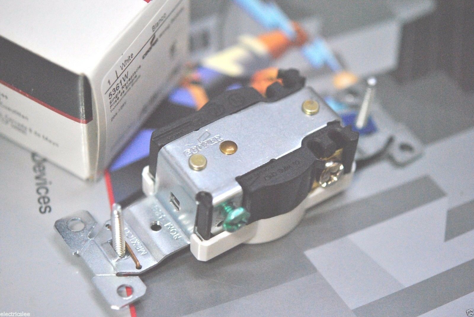 1pcs - COOPER 5361W 20A 125V 5-20R Premium Single Receptacle