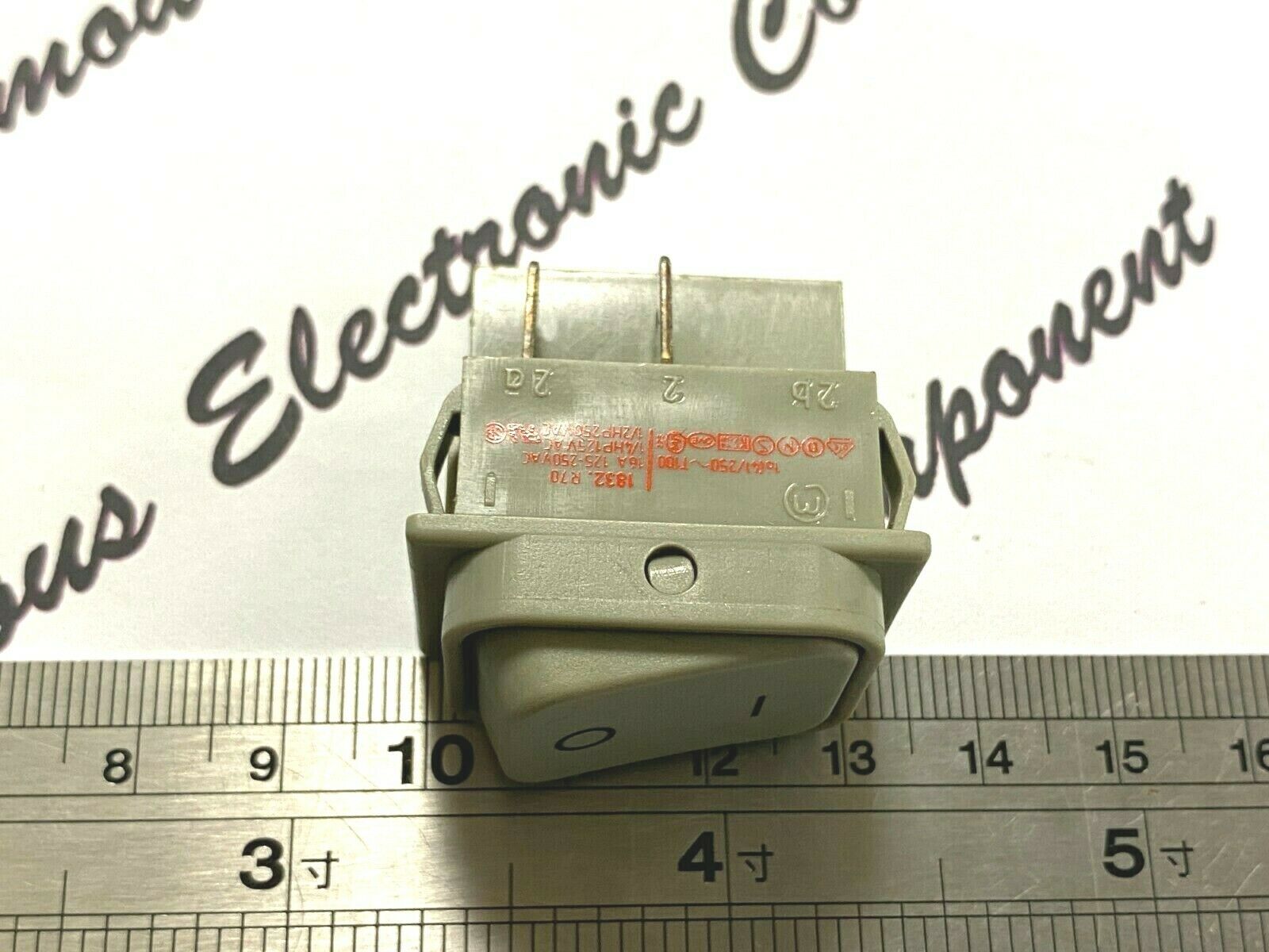 1pcs - MARQUARDT 8362 R70 16A 125-250VAC 1/4HP-125VAC 1/2HP 250VAC Rocker Switch