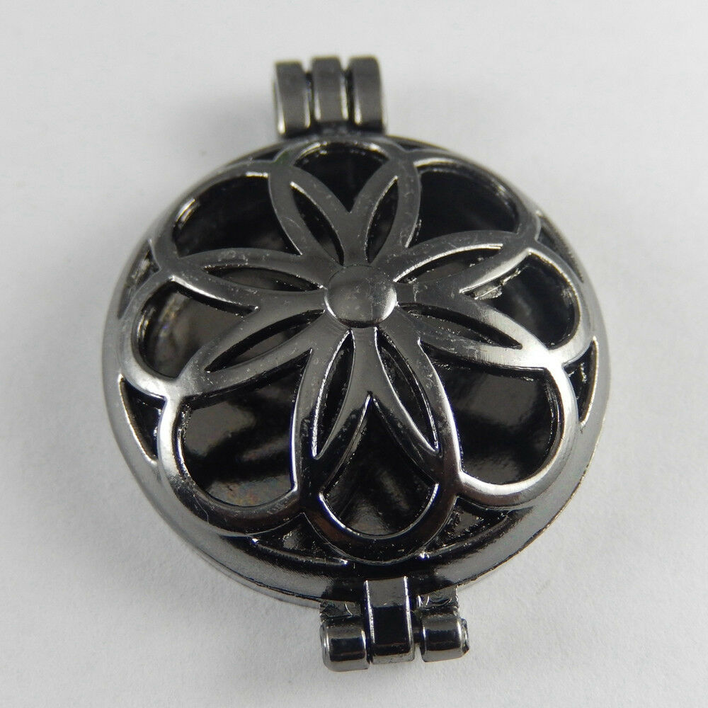 2 pcs Gun Black Round Locket Flower Alloy Charm Essential Oil Diffusion Pendant