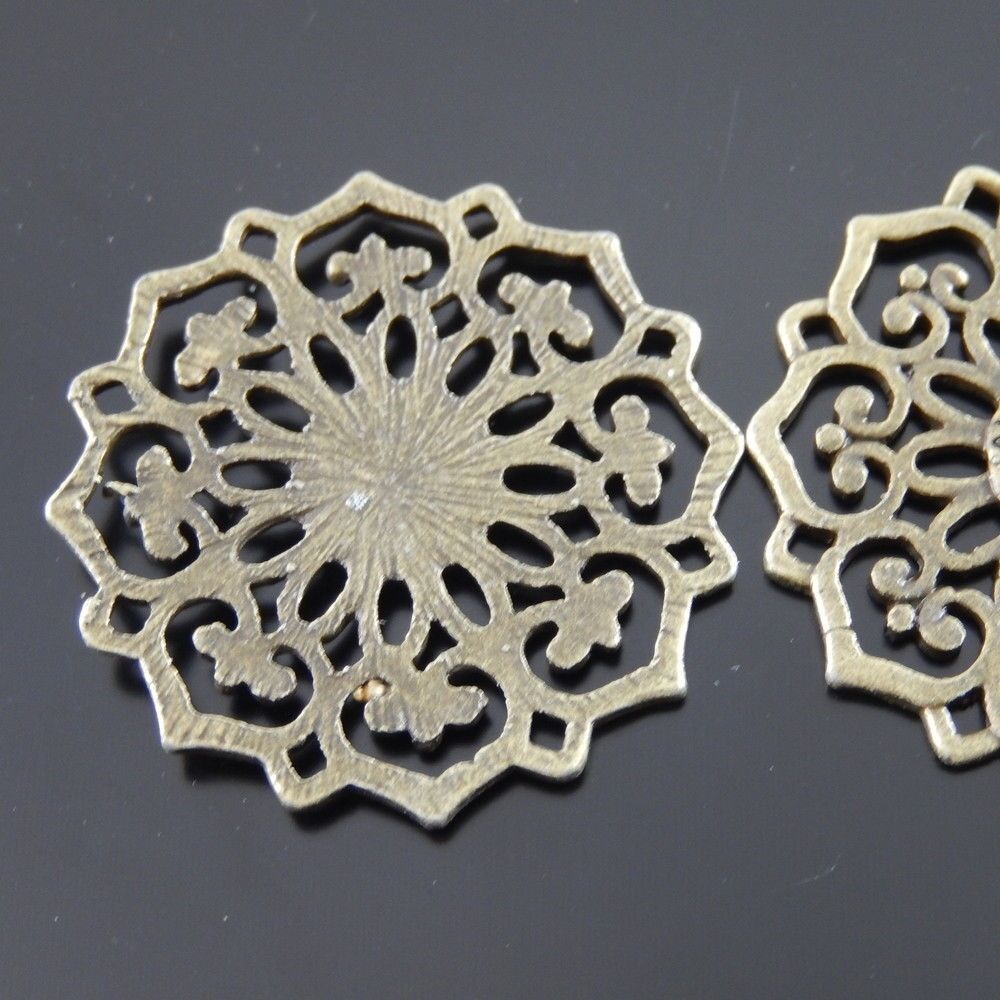 10pcs Retro Style Bronze Alloy Round Hollow Flower Pattern Pendant Charm 30mm