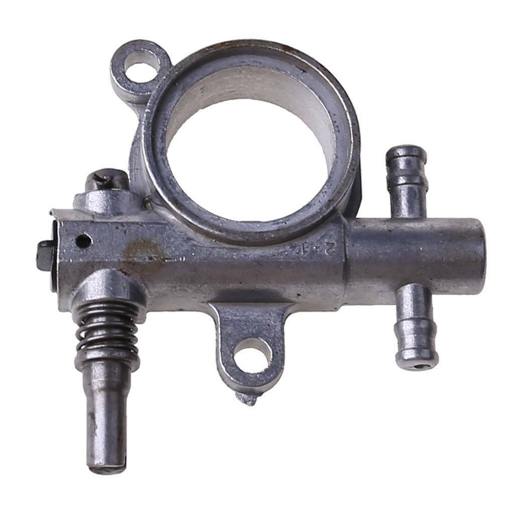 2500/3800 Chainsaw Spare Parts Chainsaw Oil Pump With Worm Drive Gear Fits 25CC