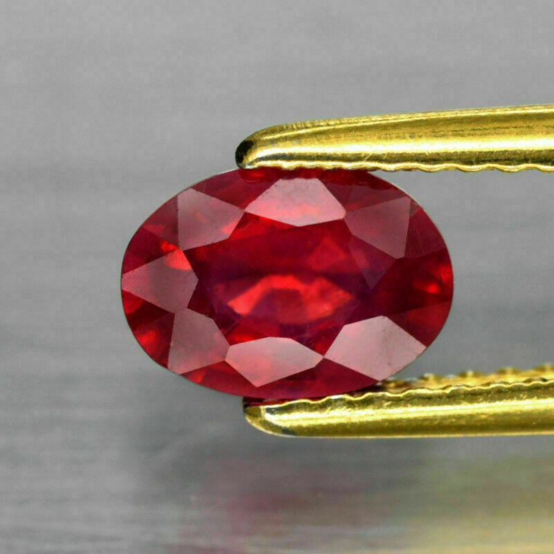 7x5mm Oval AAAAA Natural VVS Heated Glass Filling Pomegranate Red Gestone