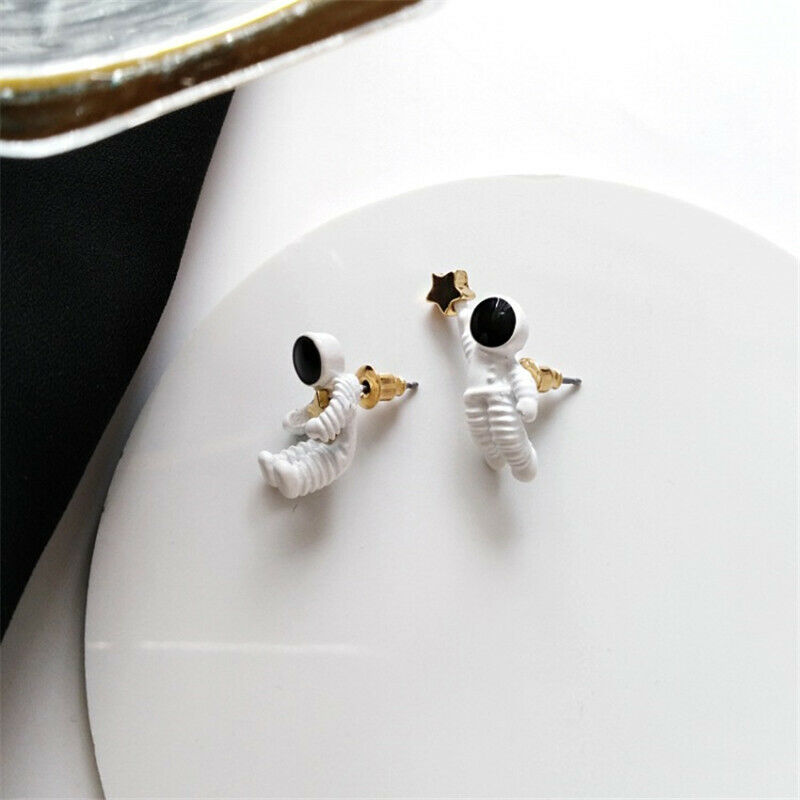 Asymmetric pentagram contracted earrings space astronauts earrings fashion w Qx