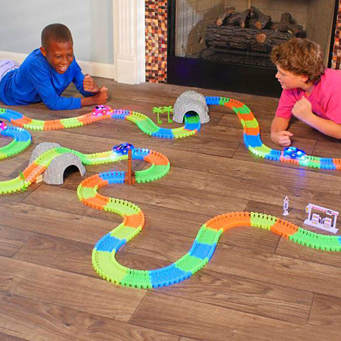 Circuit Magic Flexible Light Phosphorescent 240 Parts +1 Car - New