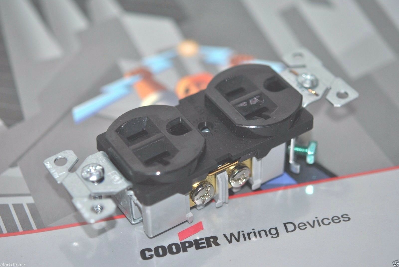 1pcs - COOPER BR20BK 20A 125V Commercial Grade Duplex Receptacle NEMA 5-20R