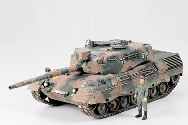 35112 Tamiya West German Leopard A4 1/35th Plastic Kit 1/35 Military