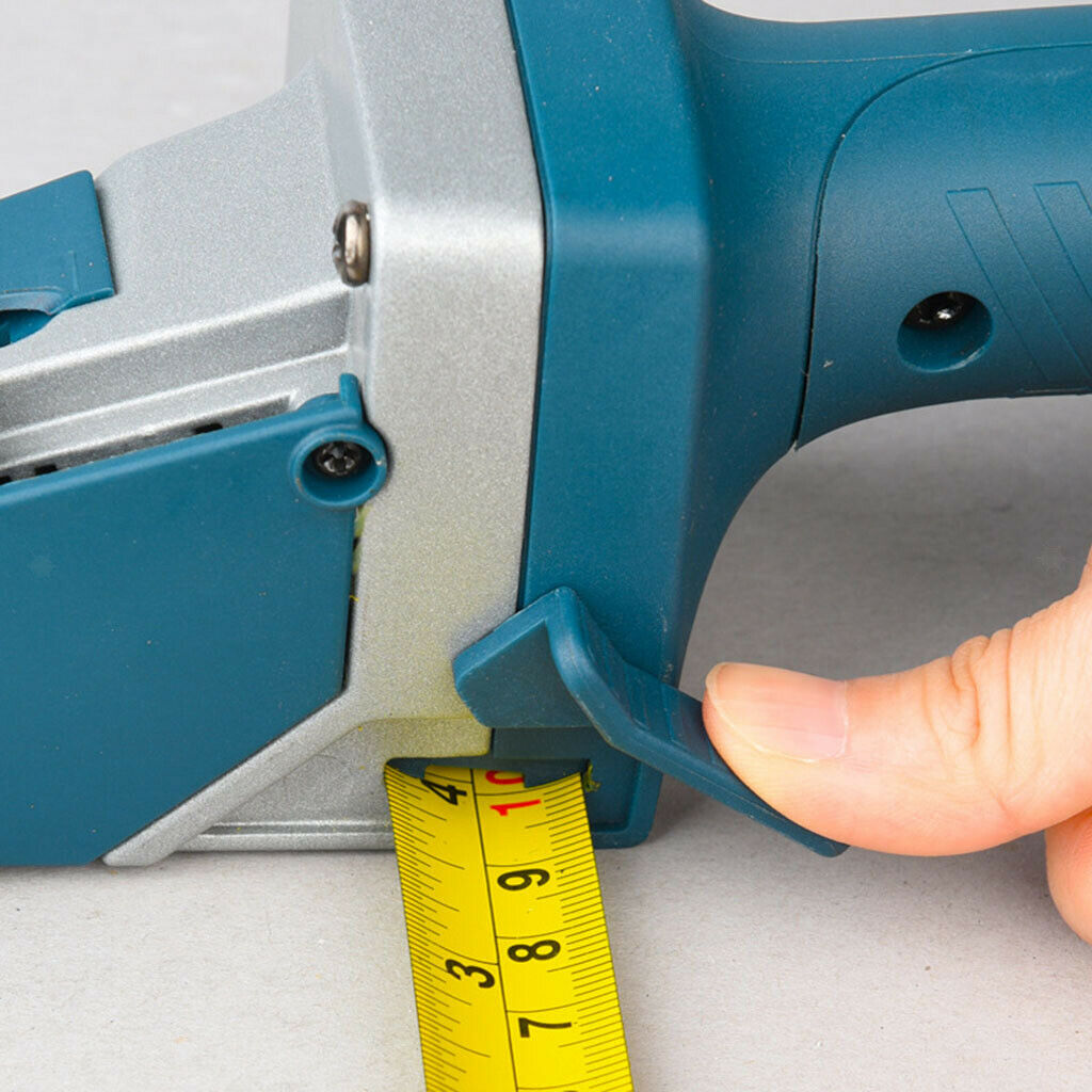 Plasterboard cutting tool with scale tools for mark cut