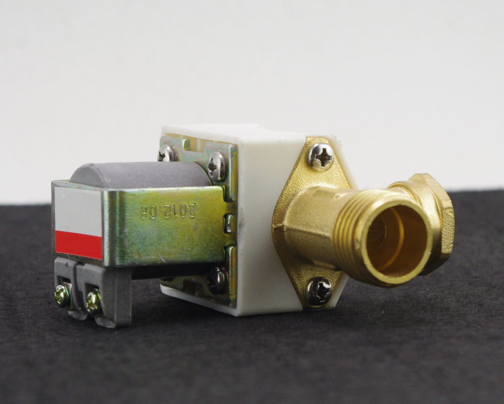 220VAC 1/2"BSPP Brass Plastic Solar Solenoid Valve N/C Non-Return Water Air Gas