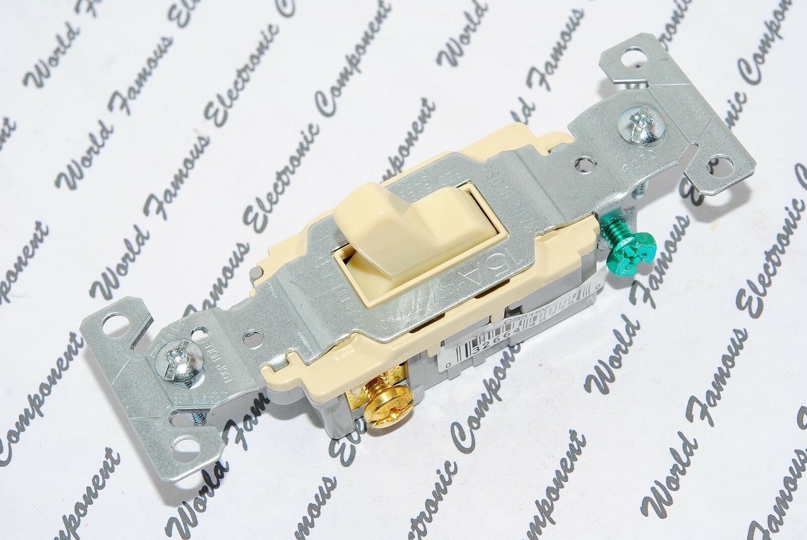1pcs-COOPER CS315V Switch Toggle 3Way 15A 120/277V AC lvory
