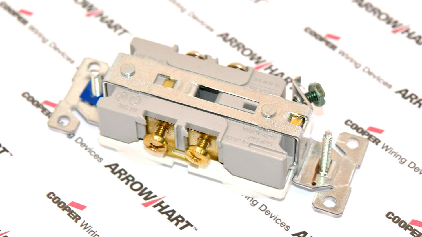 1pcs-COOPER CR15W 15A 125V Commercial Grade Duplex Receptacle 5-15R