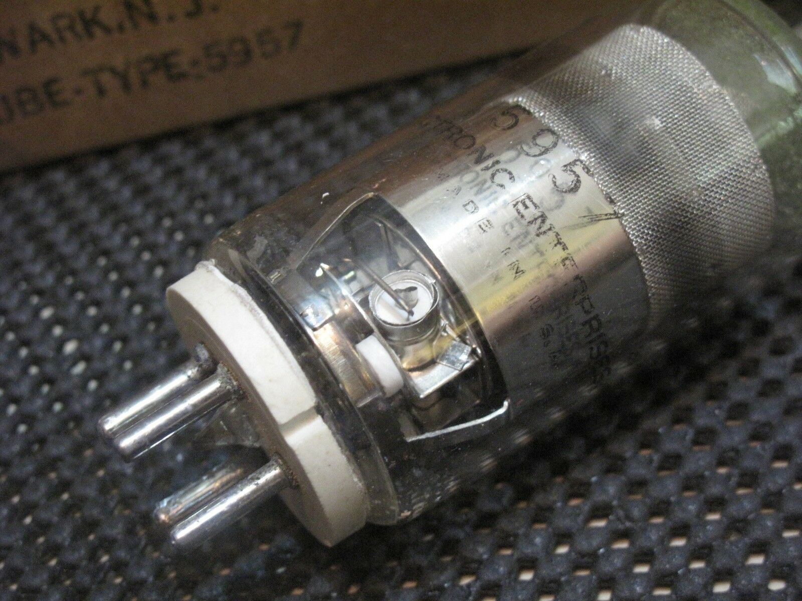 1PCS - ELECTRONIC 5957 Vacuum tube - NOS NIB