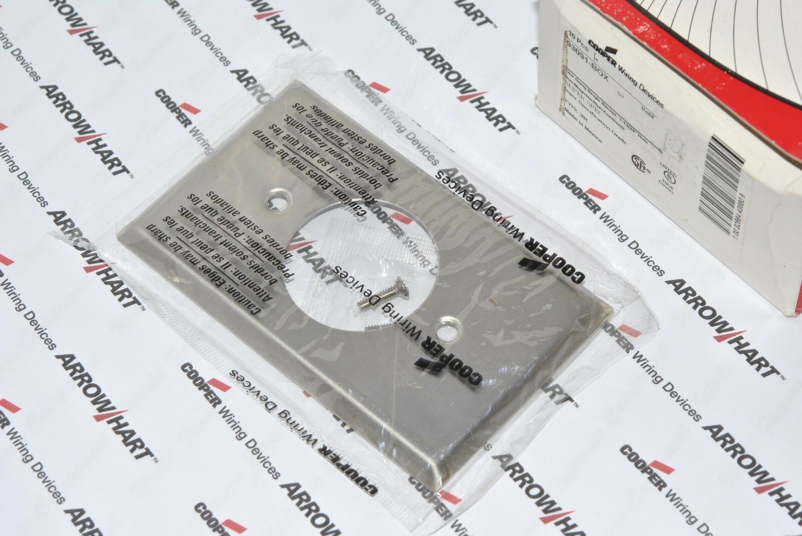 1pcs-COOPER Wiring 93091 Single Receptacle Stainless Steel Wallplates 1-Gang