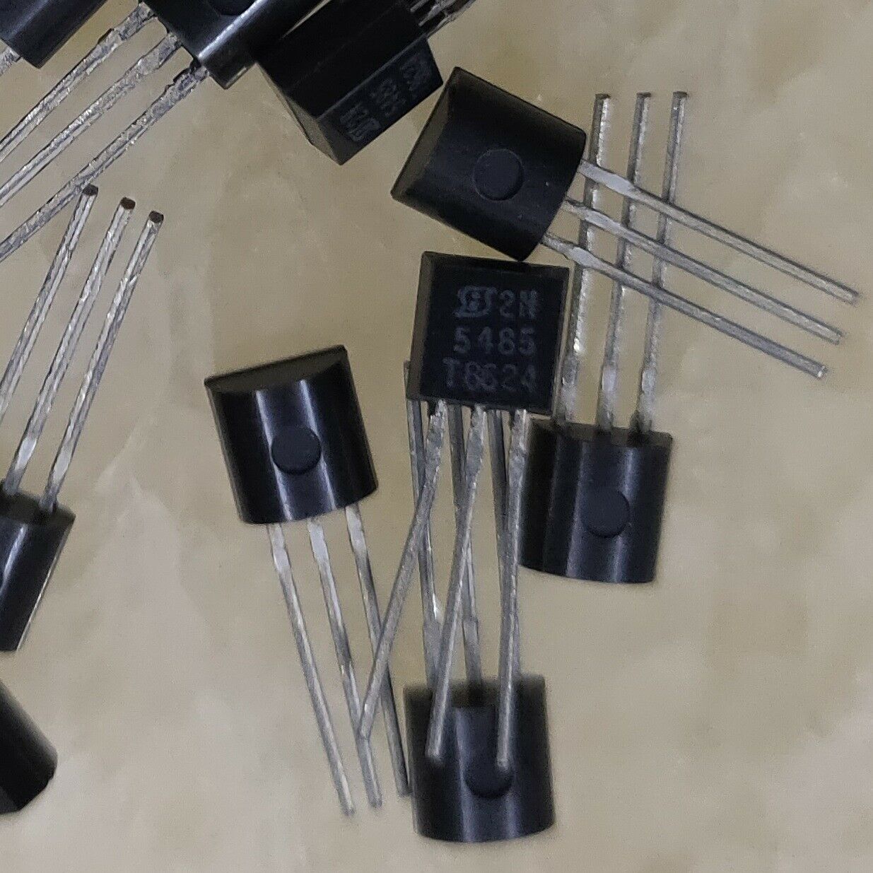 10PCS RF/VHF/UHF JFET Transistor SILICONIX(VISHAY)/FAIRCHILD TO-92 2N5485