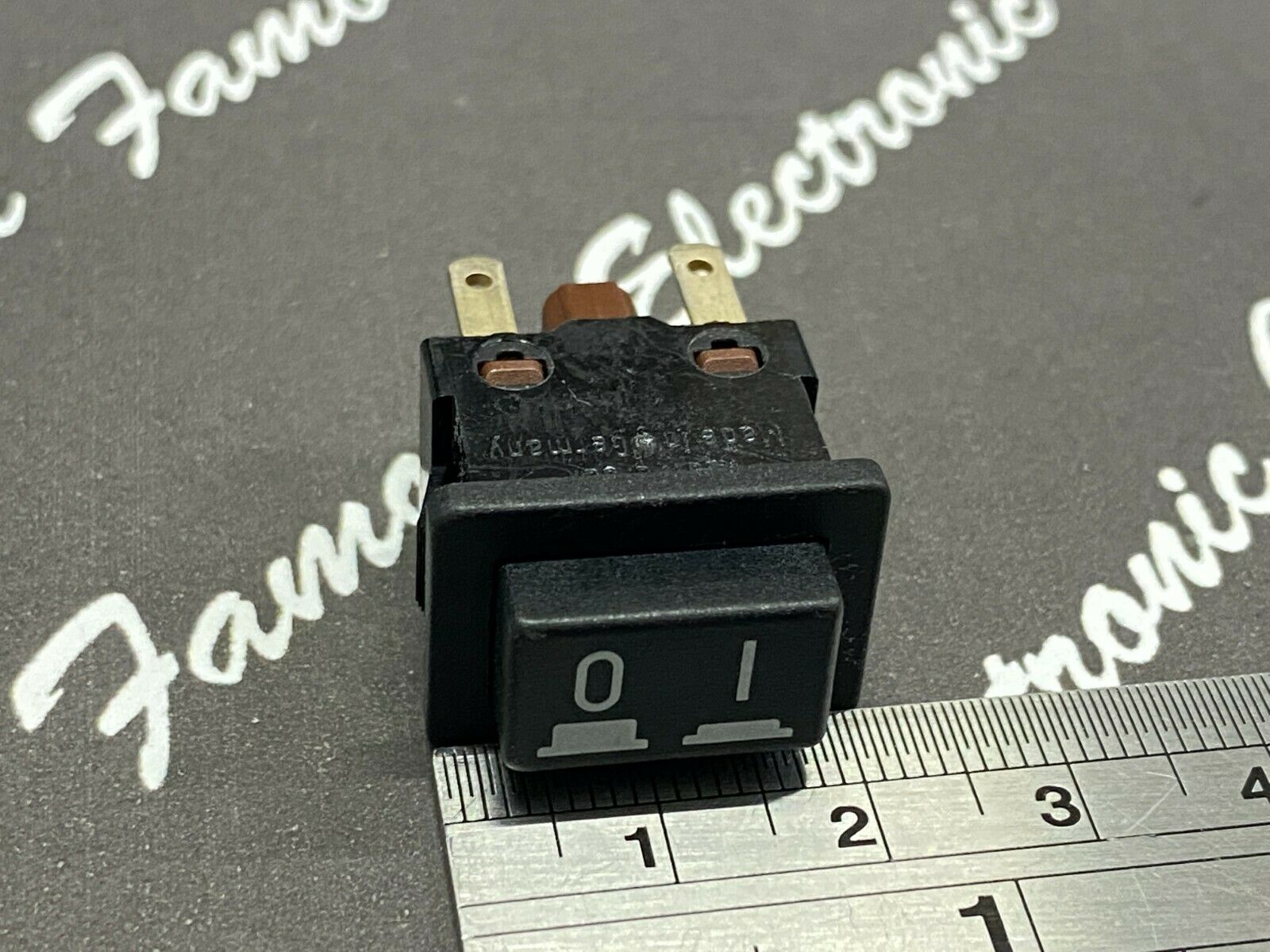 1pcs -KAUTT U. BUX TL402 10A 250Vac ON-OFF Push Button Switch Germanny NOS